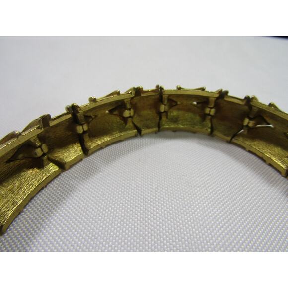 Gold Tone Texture Link Bracelet Oval Half Moon Chain Boho Cottagecore - Picture 4 of 5